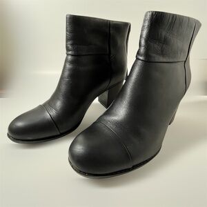 Clark's Leather Business Ankle Boots Enfield Tess
with Cushioning for Comfort